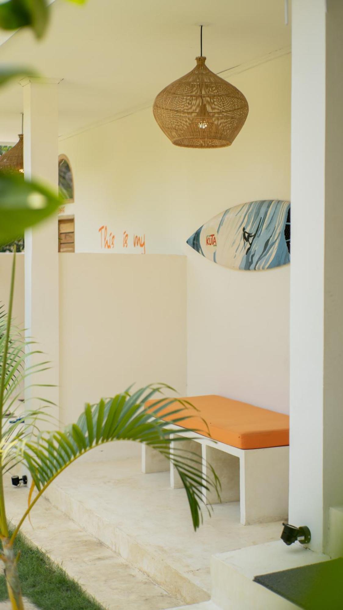 Lost Inn Kuta Capsule Hostel Екстер'єр фото